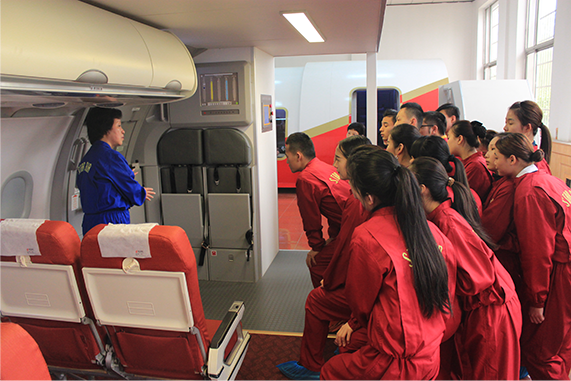 客舱设备操作培训,乘务员控制面扳操作；机内广 播和内话操作