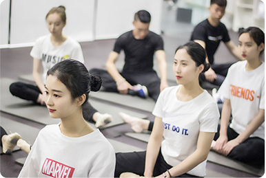 技能教育，一年真实模拟舱基地实训实操、企业实习